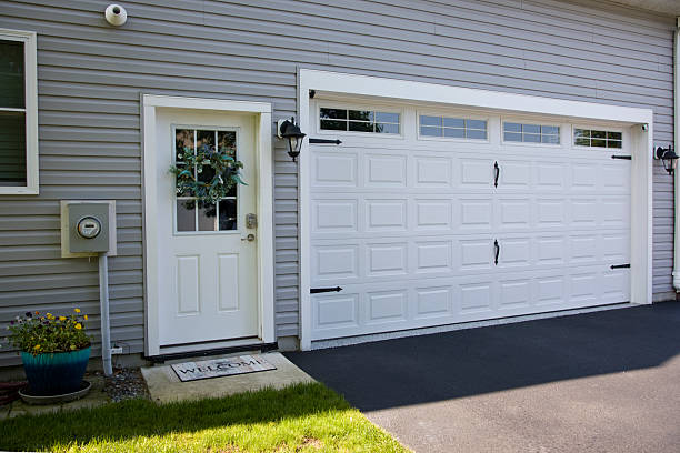24/7 Emergency Garage Door Panel Replacement experts in Nicholson, MS